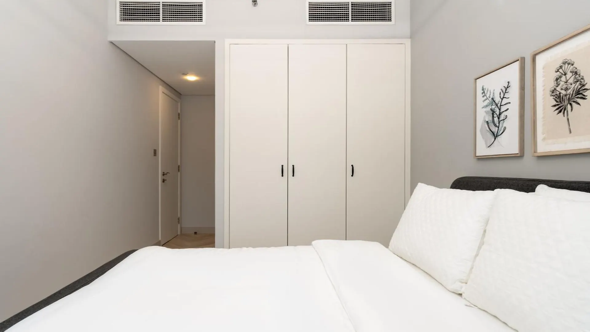 1 Bed, High Floor, 2 Minutes To Metro, Renovated Apartment Dubai 0*,  United Arab Emirates